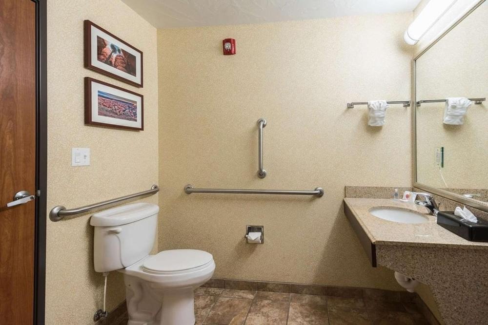 Comfort Inn & Suites Image 24